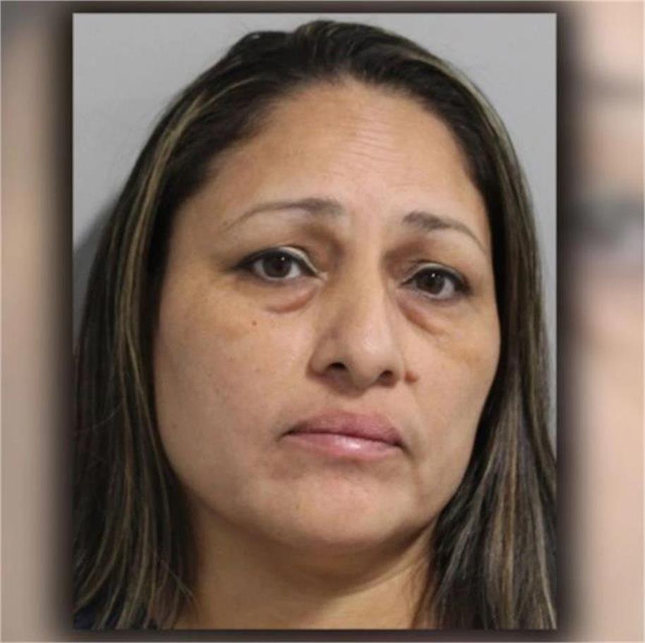 43 साल की महिला ने 16 साल के नाबालिग के साथ बनाए संबंध, रिकाॅर्ड किए अ’श्लील वीडियो,मां ने देखा तो उड़े होश।